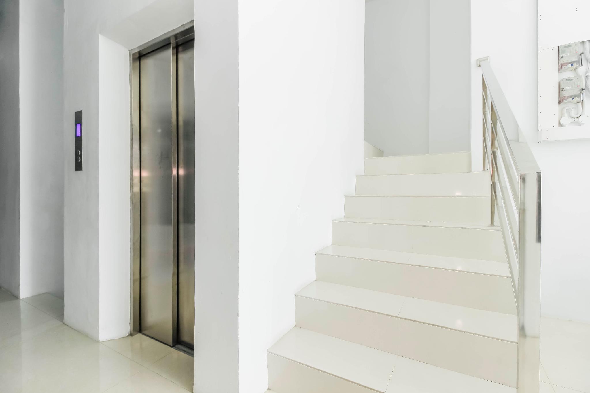 RedDoorz near Hayam Wuruk Hotel Jakarta Bagian luar foto