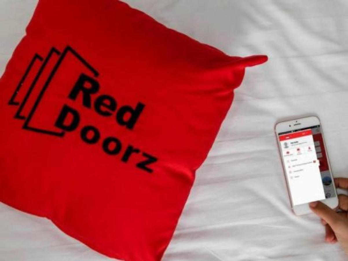 RedDoorz near Hayam Wuruk Hotel Jakarta Bagian luar foto
